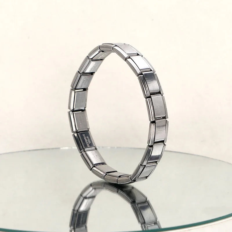 European and American hot selling simple and fashionable stainless steel engraved bracelet, personalized and versatile, titanium