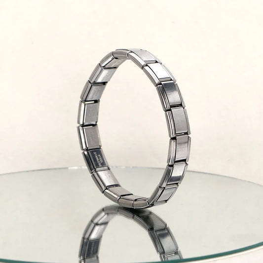 European and American hot selling simple and fashionable stainless steel engraved bracelet, personalized and versatile, titanium